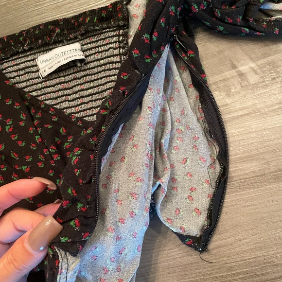 Urban Outfitters Croptop - Picture 3 of 4